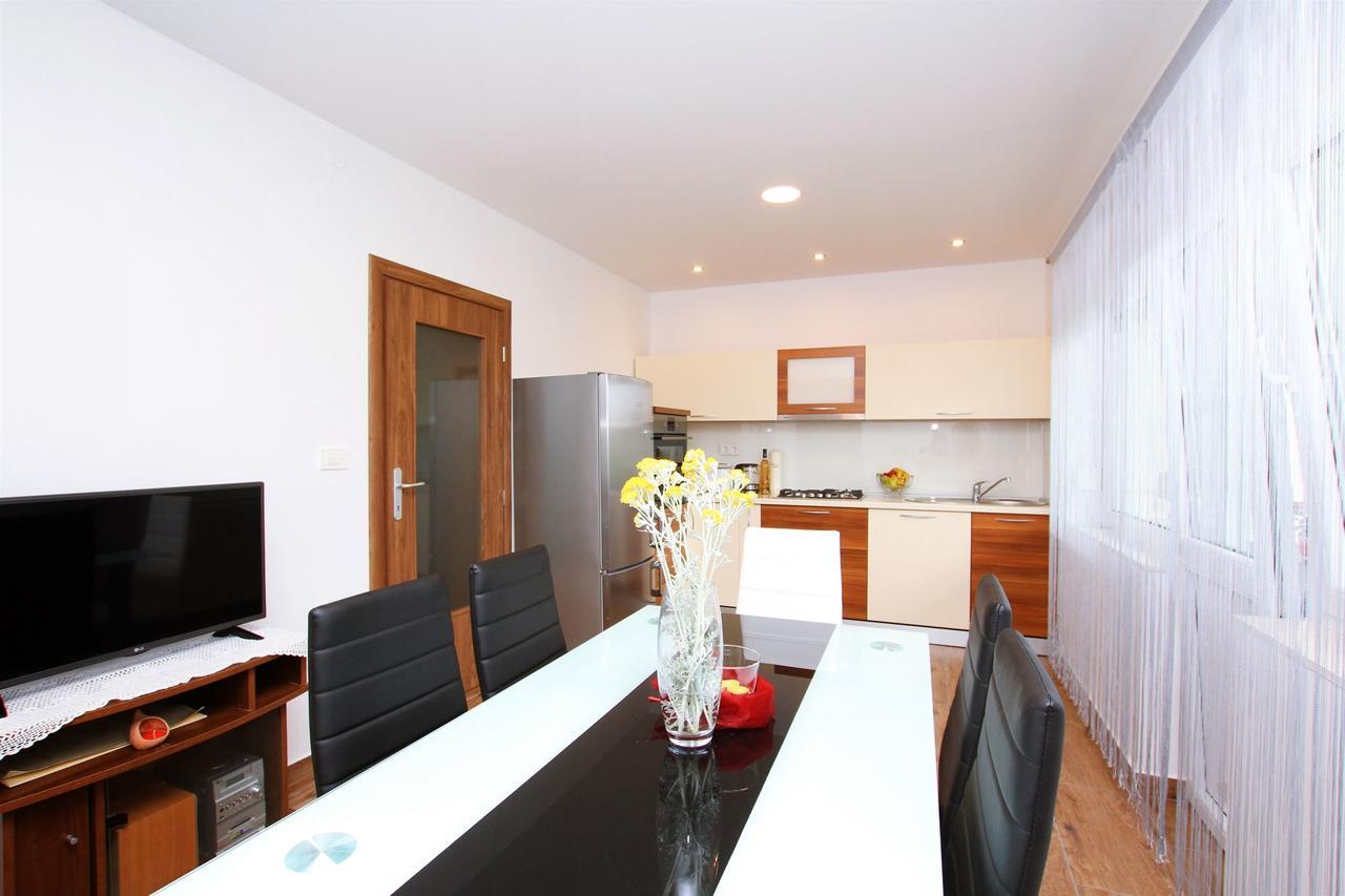 טרוגיר Apartment Anica מראה חיצוני תמונה